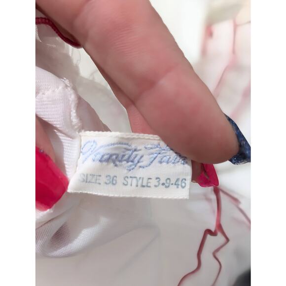 Vanity Fair Mary Poppins 60s Nightgown - Picture 8 of 8